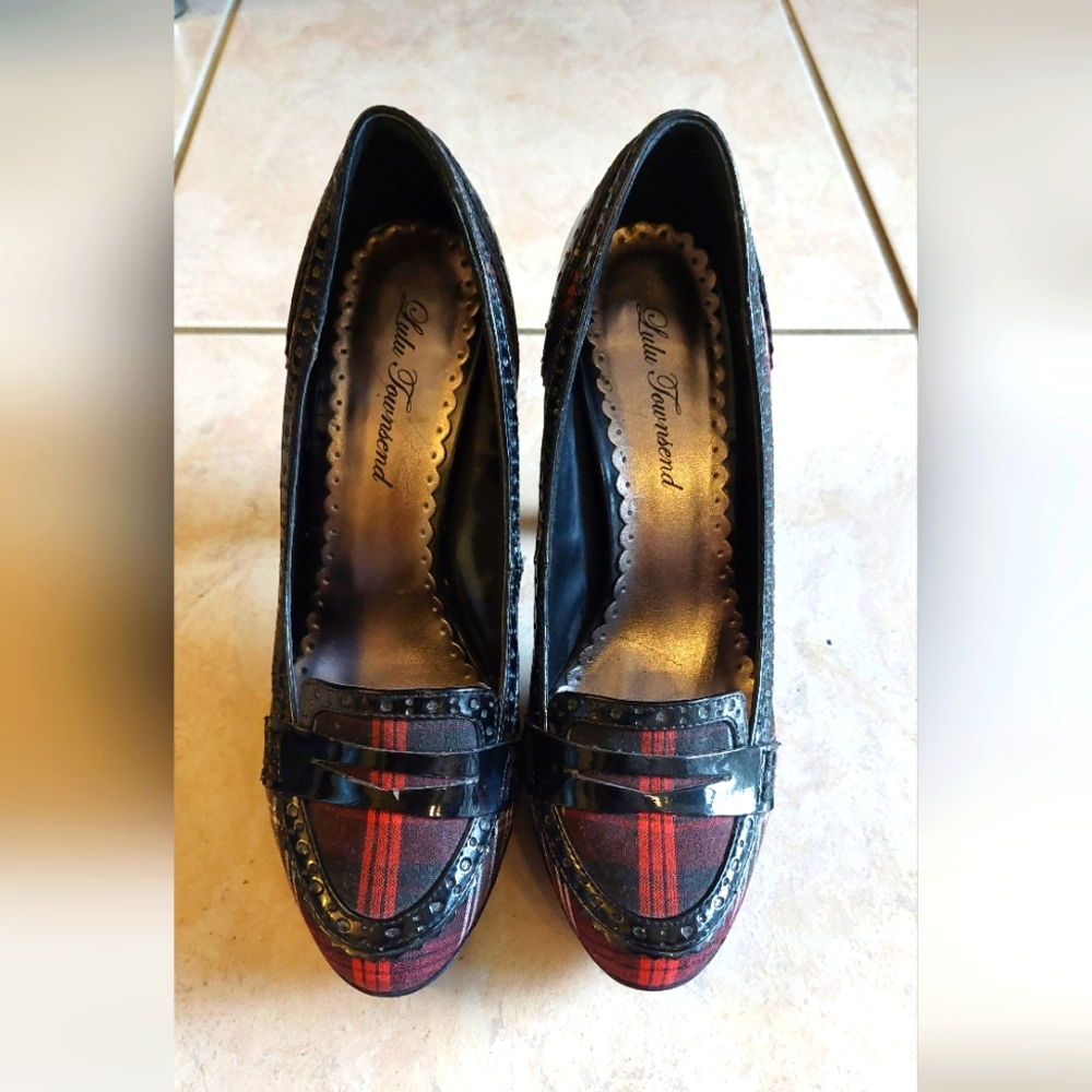 Women's Black and Red Plaid Shoes
